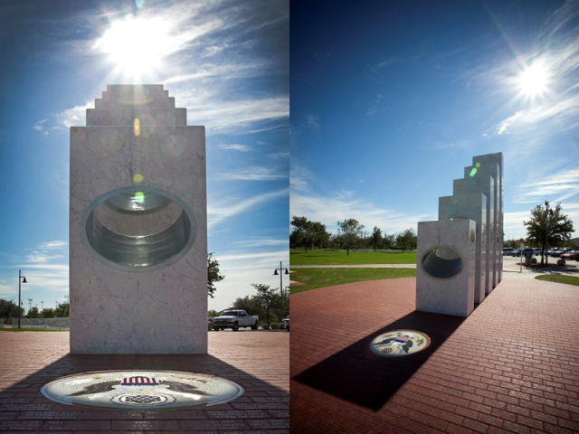 Uma Vez Por Ano Às 11:11 Horas O Sol Brilha Perfeitamente Neste Memorial