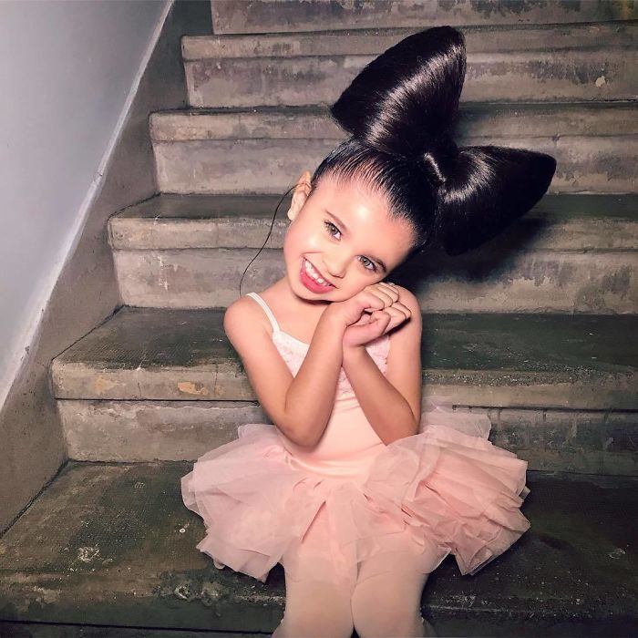 Esta menina de 5 anos de idade ganhou o coração de 53 mil seguidores no Instagram com seu cabelo enorme