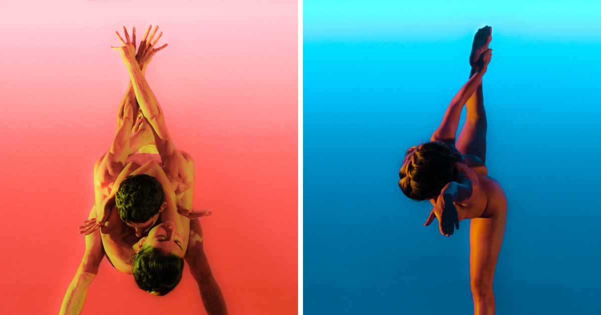 Encontro colorido, um casal de iogues se encontra em formas geométricas