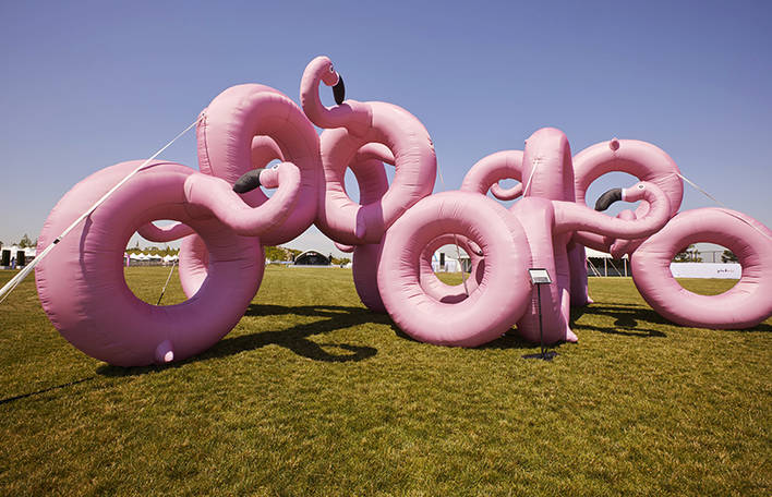 Esta gigantesca escultura de flamingos cor-de-rosa apareceu no Pinknic Festival deste ano