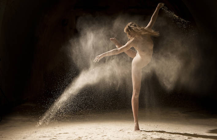 Fotos de dançarinas nuas mostram uma perspectiva muito diferente (e incrível) do corpo humano