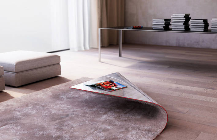 Designer combina objetos do cotidiano para criar uma mesa de carpete