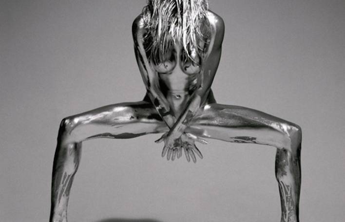 Silver Woman, série deste fotógrafo italiano que combina escultura e dança