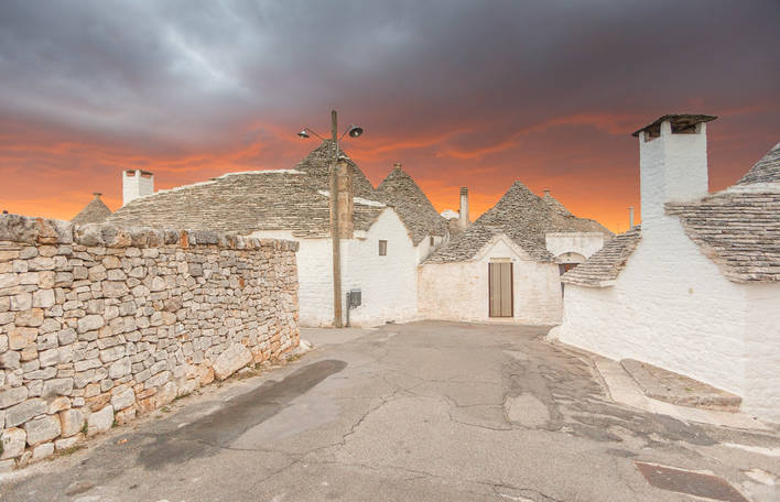 Descubra Alberobello, uma aldeia na Itália que tem o ar de um conto de fadas (15 fotografias)