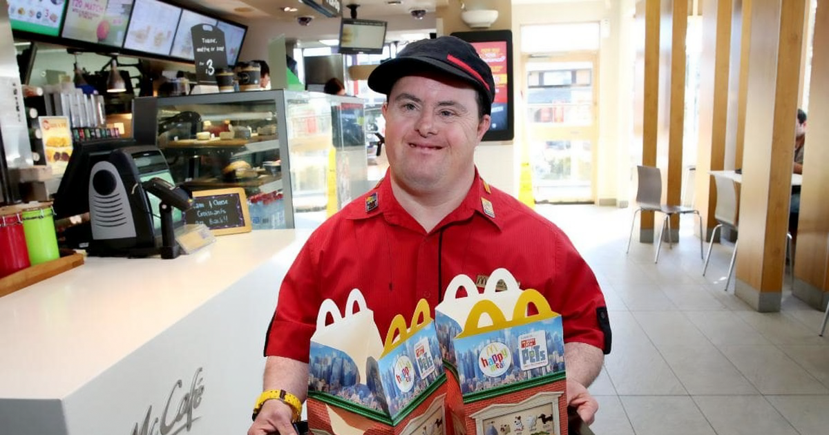 Este homem com síndrome de Down se aposentou após 32 anos de excelente serviço no McDonald’s