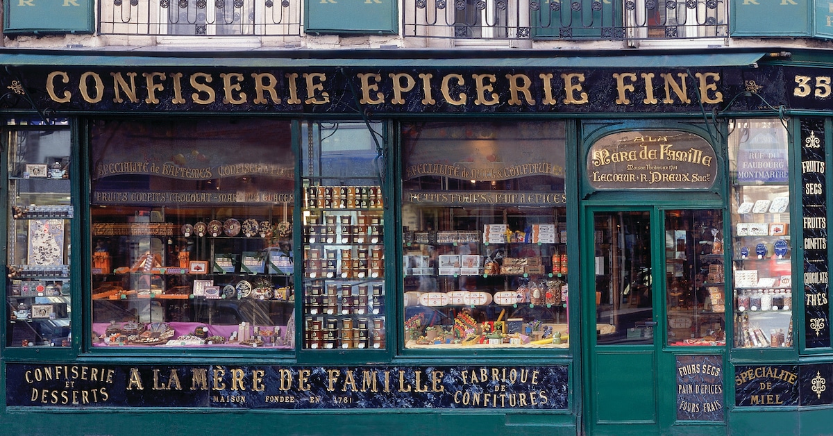 Esta é a loja de chocolates mais antiga de Paris. Vem, pode entrar…