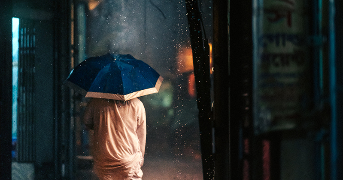 Fotografias capturam a magia das ruas de Dhaka (capital do Bangladesh) na chuva