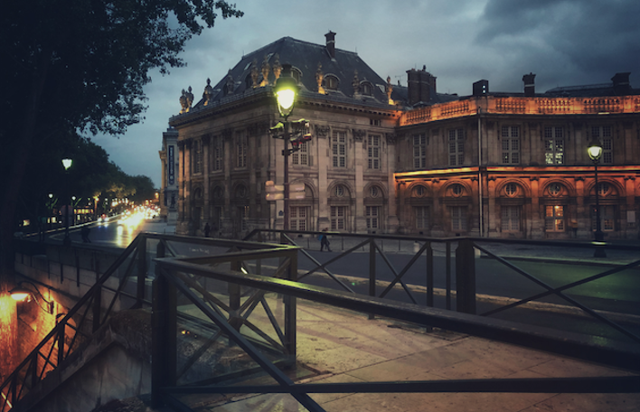 A noite de Paris em 17 fotografias