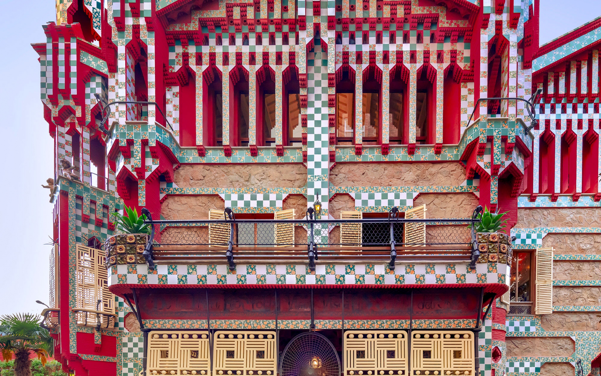Adentre-se na arquitetura exuberante da Casa Vicens de Gaudí