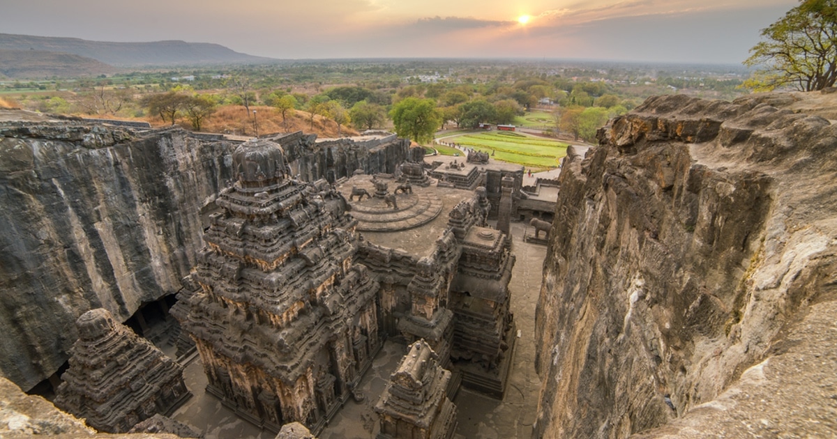 Este enorme templo do século VIII na Índia foi esculpido em uma rocha