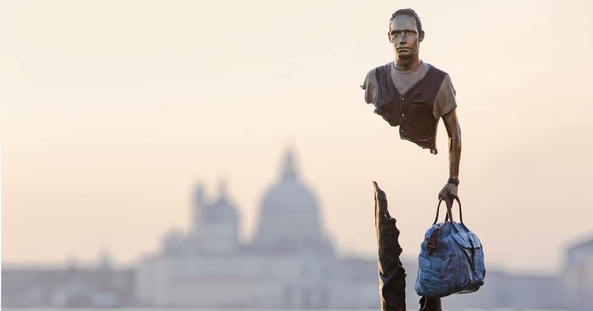 Estas esculturas instigantes de figuras fragmentadas apareceram em Veneza