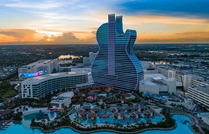 Conheça o primeiro hotel em forma de guitarra do mundo