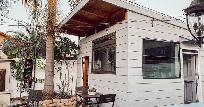 Este Pai Construiu Um Café Acolhedor Em Seu Quintal Em Apenas 3 Meses